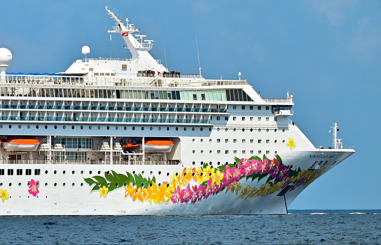 މާލެ ބޭރުގައި ބޮޑު ދެ ކްރޫޒްލައިނާ