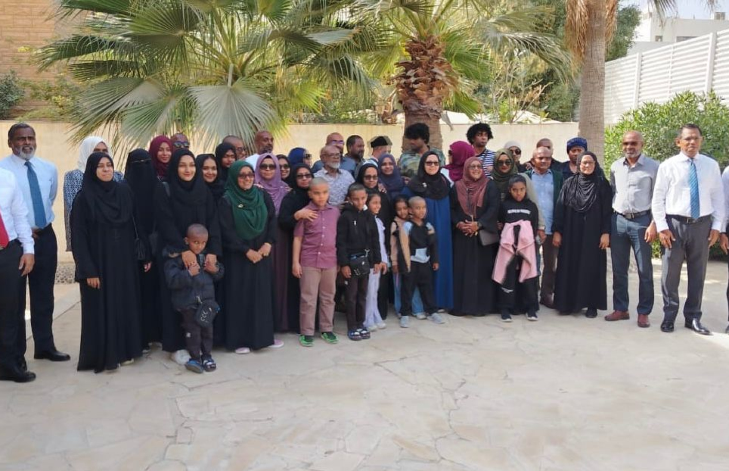 ރާއްޖެއިން އުމްރާއަށް ދިޔަ 40 މީހުންގެ އާއިލާއަށް ސައުދީ ސަފީރު ބައްދަލުކުރެއްވުން.