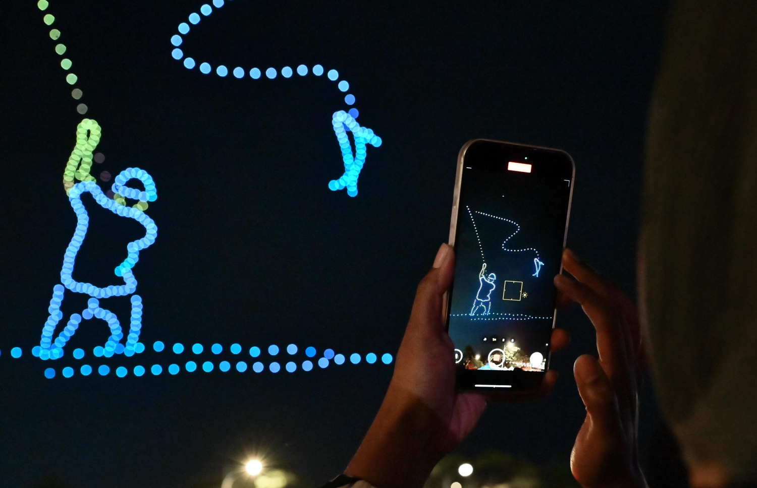 ޑްރޯން ޝޯގައި، މަސް ބާނާ މަންޒަރެއް ދައްކާލަނީ.-- ފޮޓޯ: ނިޝާން އަލީ/ މިހާރު