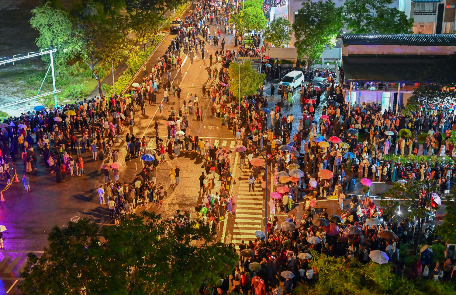 ޑްރޯން ޝޯ އަދި ހަވާ އެރުވުމާ އެކު، ރާއްޖެ އިން 2025 އަށް މަރުހަބާ ކިޔަން ހުޅުމާލޭގެ ސެންޓްރަލް ޕާކުގައި ބޭއްވި ފެސްޓިވަލް.-- ފޮޓޯ: ނިޝާން އަލީ | މިހާރު