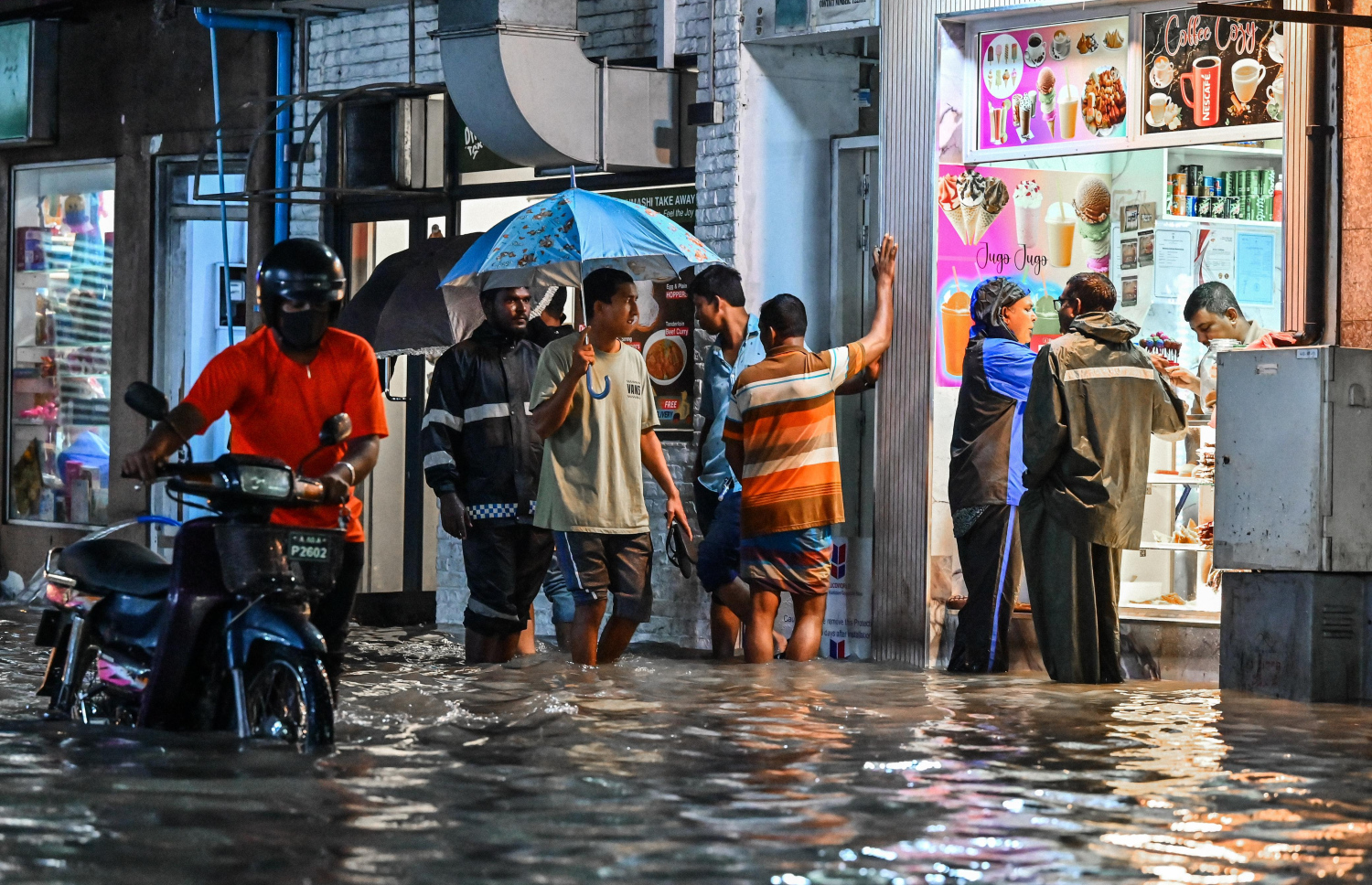 ޖެނުއަރީ 3، 2025: މާލެއަށް ބޯކޮށް ވާރޭވެހި މަގެއްގައި ފެންބޮޑުވެފައި.-- ފޮޓޯ: ނިޝާން އަލީ | މިހާރު