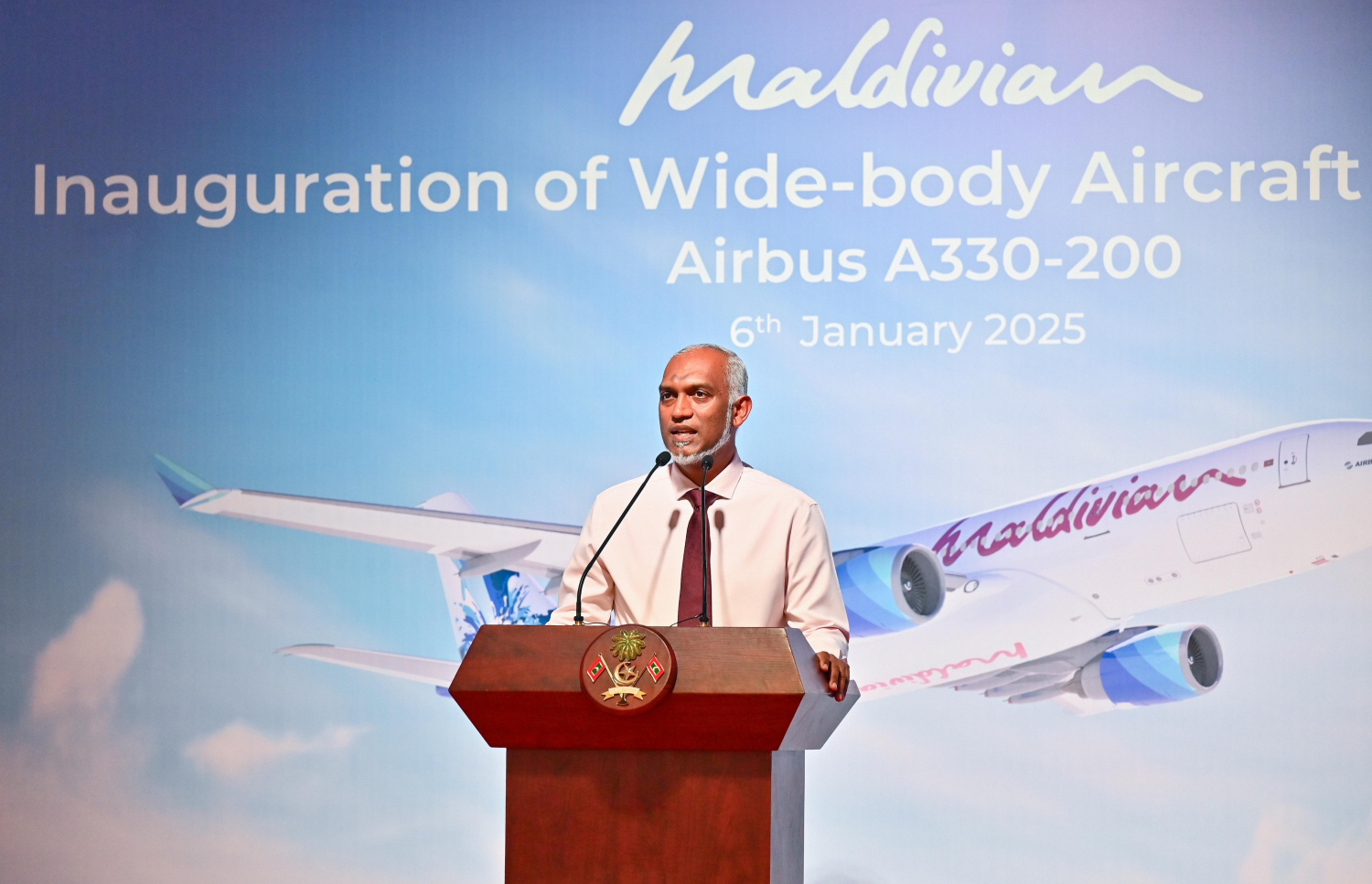 މޯލްޑިވިއަންގެ އެއާބަސް އޭ330 ގެނައުމަށް ބޭއްވި ރަސްމިއްޔާތުގައި ރައީސް މުއިއްޒު ވާހަކަފުޅު ދައްކަވަނީ -- ފޮޓޯ: ނިޝާން އަލީ| މިހާރު