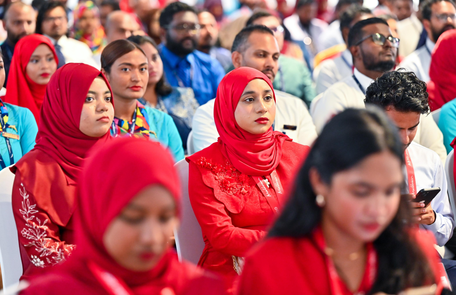 އެއާބަސް އޭ330 މަތިންދާބޯޓު ގެނައުމަށް ބޭއްވި ރަސްމިއްޔާތުގައި މޯލްޑިވިއަން އެއާލައިންގެ ބައެއް މުވައްޒަފުން ބައިވެރިވަނީ. އެ ބޯޓުން އެންމެ ފުރަތަމަ ދަތުރުތައް ކުރަން ހަމަޖެހިފައިވަނީ ޗައިނާގެ ތިން މަންޒިލަކަށް -- ފޮޓޯ: ނިޝާން އަލީ / މިހާރު