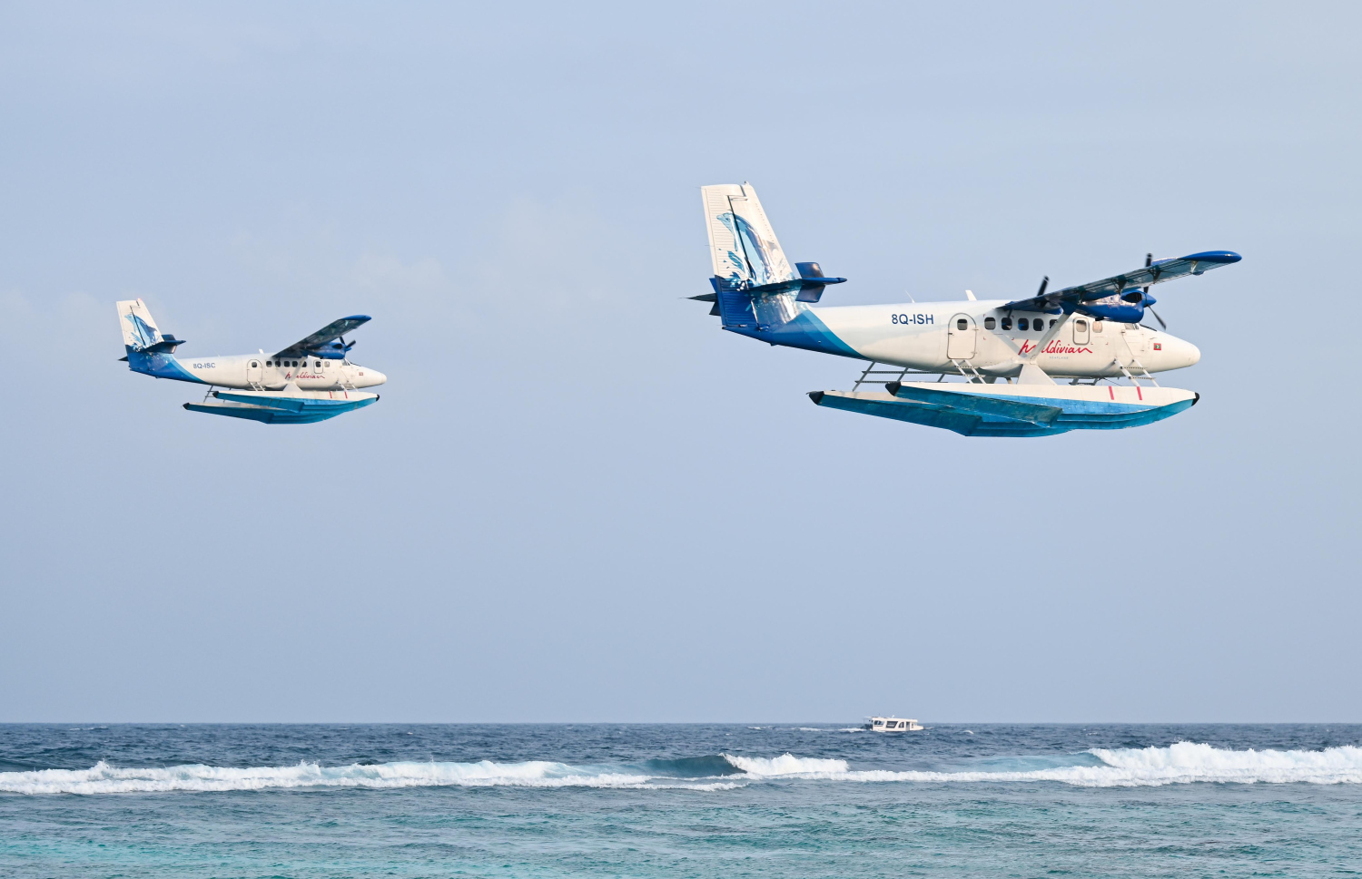 މޯލްޑިވިއަންގެ އެއާ ޝޯގައި އެ އެއާލައިންގެ ދެ ސީޕްލޭނެއް އުދުހެނީ. -- ފޮޓޯ: ނިޝާން އަލީ | މިހާރު