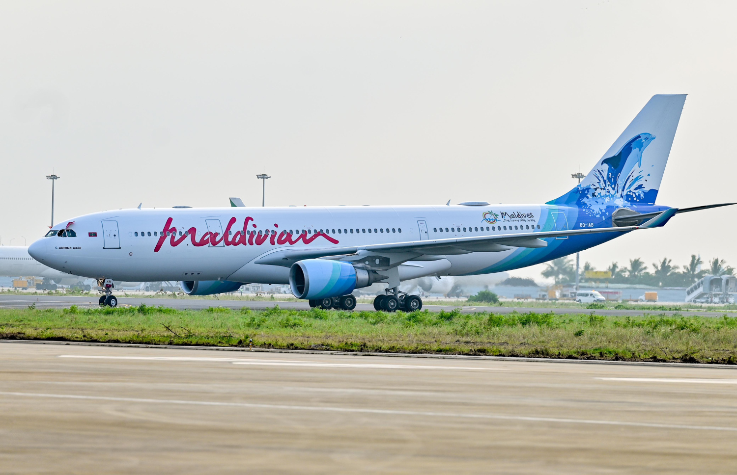 މޯލްޑިވިއަން އެއާލައިނަށް ގެނައި ފުރަތަމަ ވައިޑް-ބޮޑީ ބޯޓު ވެލާނާ އިންޓަނޭޝަނަލް އެއާޕޯޓަށް މިއަދު ހަވީރު ޖައްސަނީ.---ފޮޓޯ: ނިޝާން އަލީ| މިހާރު