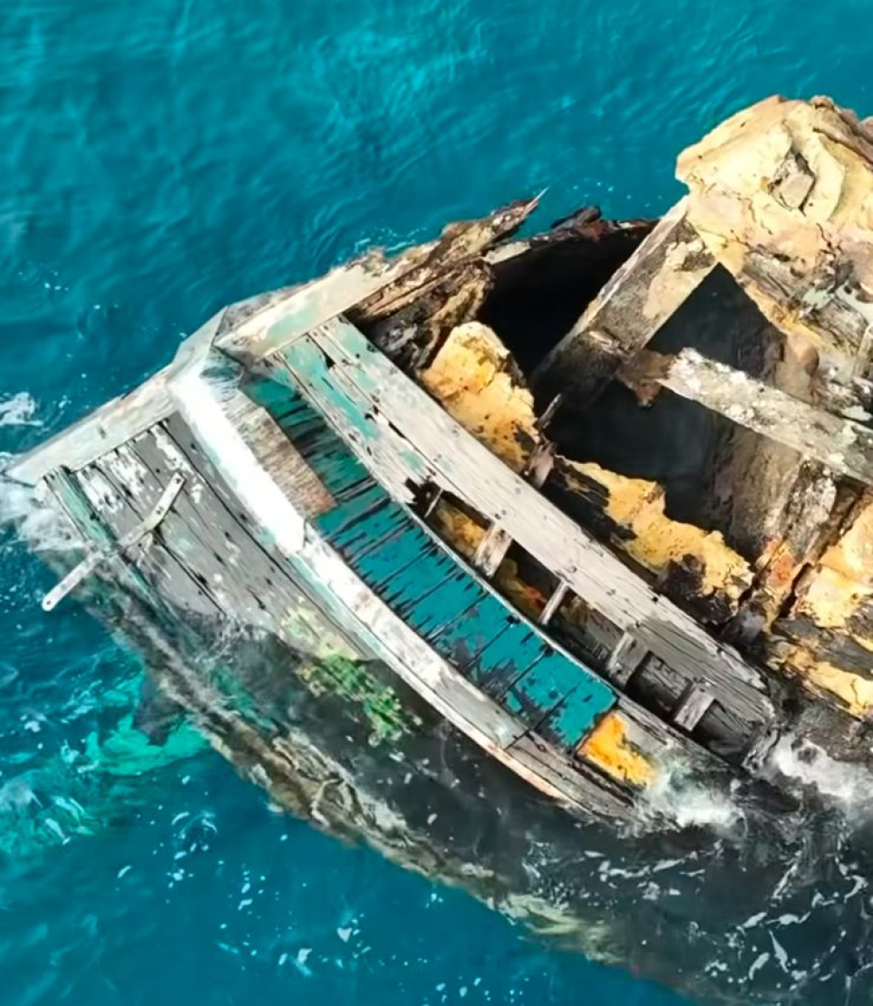 ވ. އަތޮޅުގެ މަޝްހޫރު "ޝިޕްރެކް" ބަންޑުން ޖަހާލައިފައި.-- ފޮޓޯ: ހެވަނަ މޯލްޑިވްސް