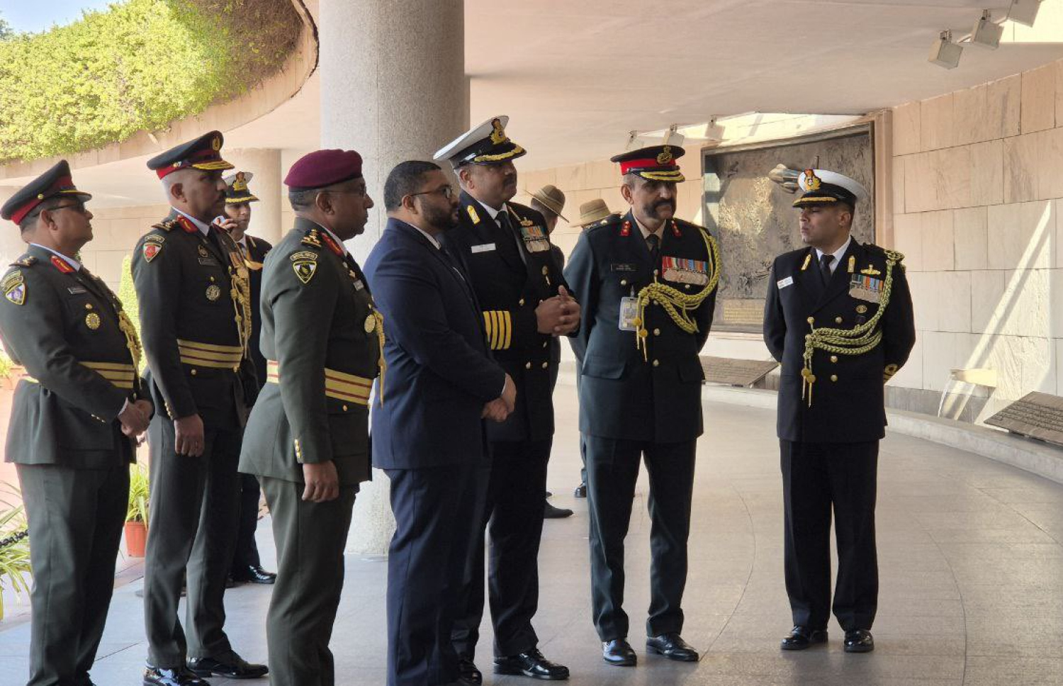 ޑިފެންސް މިނިސްޓަރު ޣައްސާން އިންޑިއާއަށް ކުރައްވާ ރަސްމީ ދަތުރުގެ ތެރެއިން. --ފޮޓޯ: ޑިފެންސް މިނިސްޓްރީ