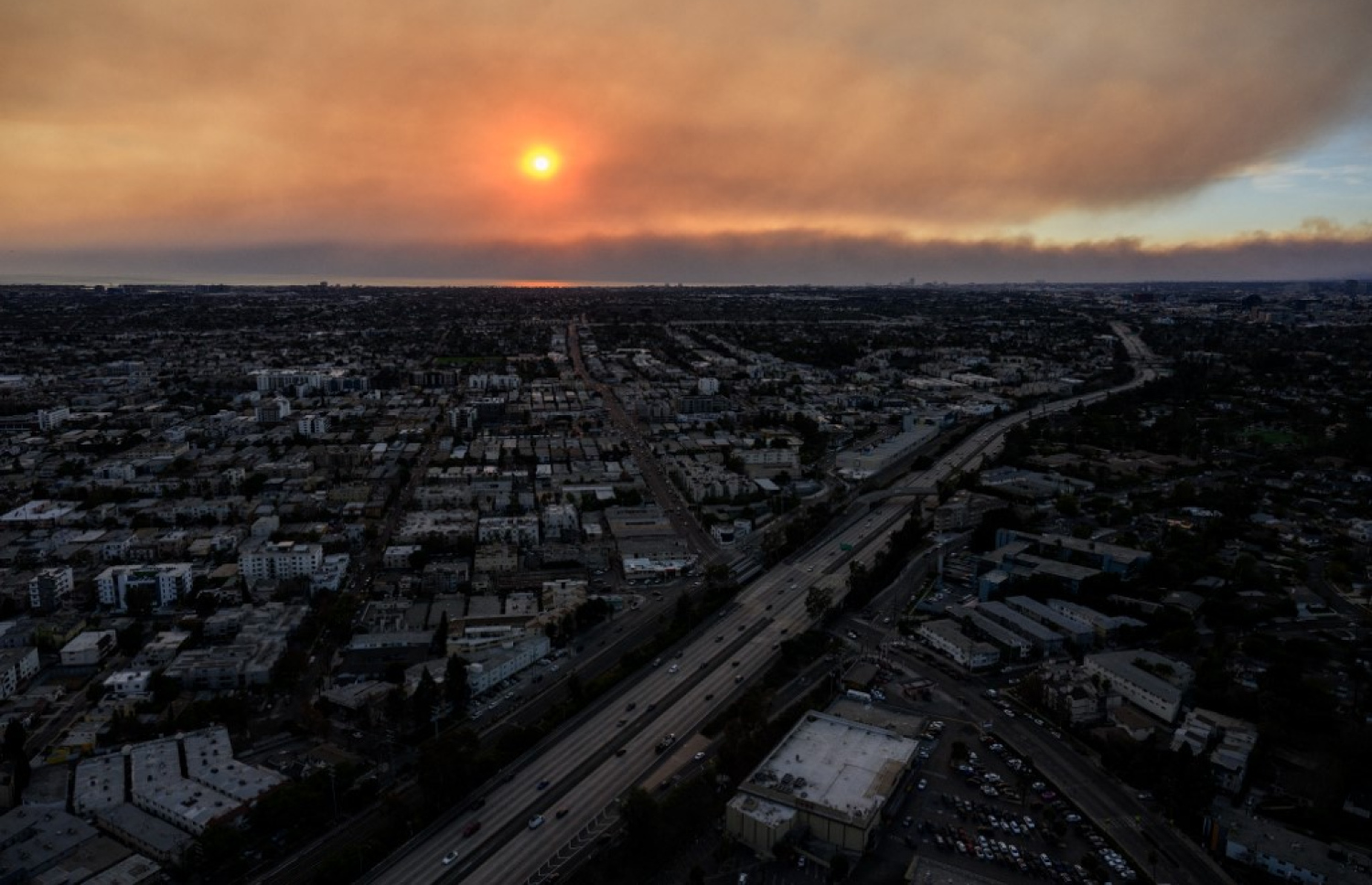 އެމެރިކާގެ ލޮސް އެންޖެލިސްގެ ނެއިބަހުޑެއް އެއްކޮށް އަނދާފައި. -- ފޮޓޯ: އޭއެފްޕީ