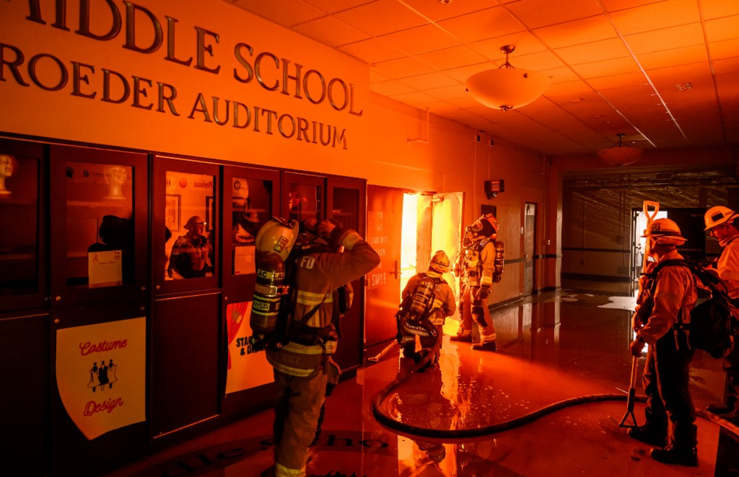 އެމެރިކާގެ ލޮސް އެންޖެލިސްގެ ސްކޫލެއްގައި ރޯވެފައި. -- ފޮޓޯ: އޭއެފްޕީ