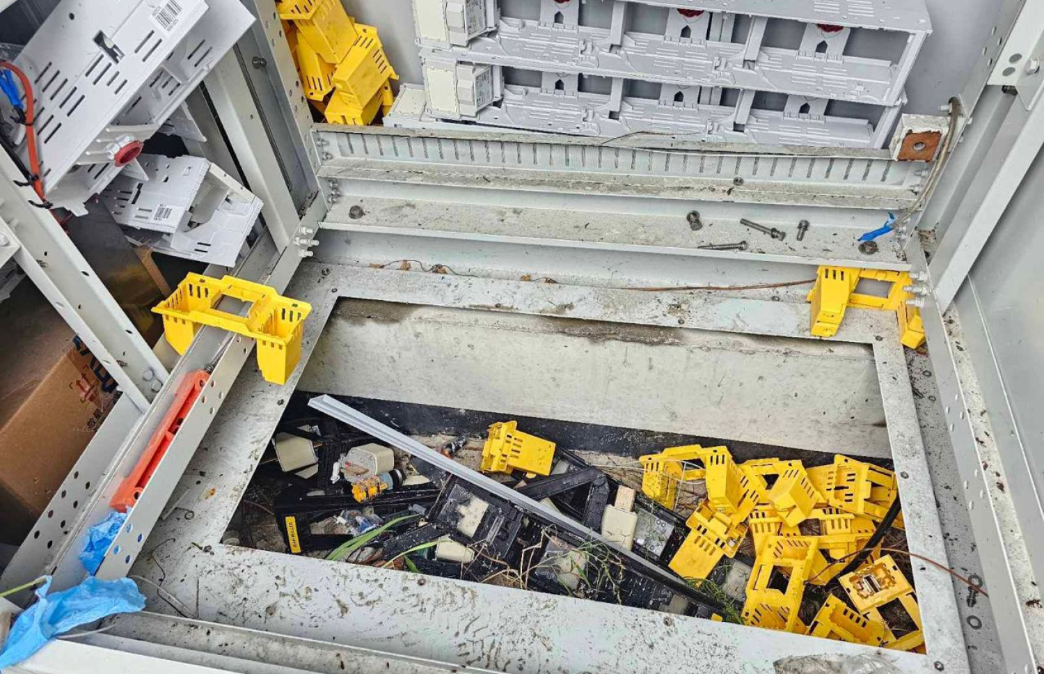 ހުޅުމާލެ 2 ގައި ހުންނަ ސްޓެލްކޯގެ ޓްރާންސްފޯމަރަކަށް ގެއްލުން ދީފައި.-- ފޮޓޯ: ސްޓެލްކޯ