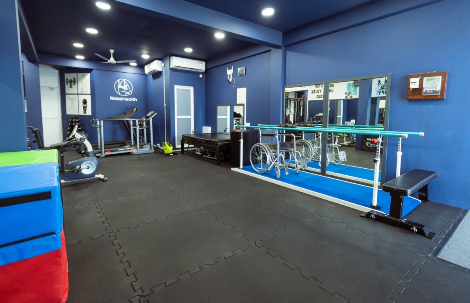 ނަޒާ ރިހިބިލިޓޭޝަން ސެންޓަރުގެ އެތެރެ.