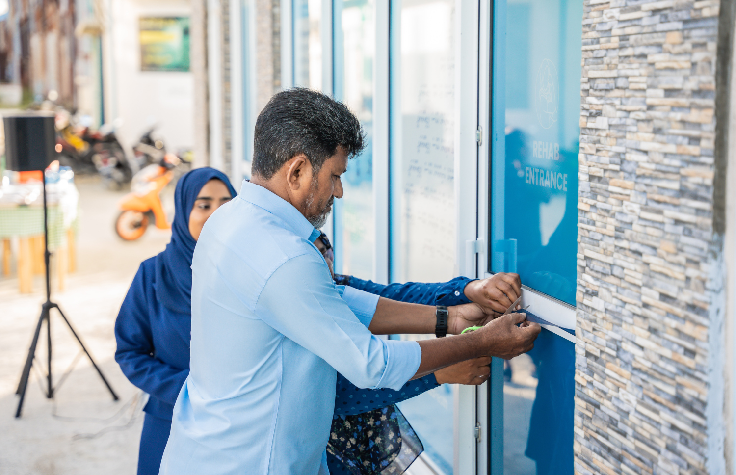 ނަޒާގެ ސެންޓަރު މަންމަ އާއި ބައްޕަ ހުޅުވައިދެނީ --- ފޮޓޯ: ނަޒާ