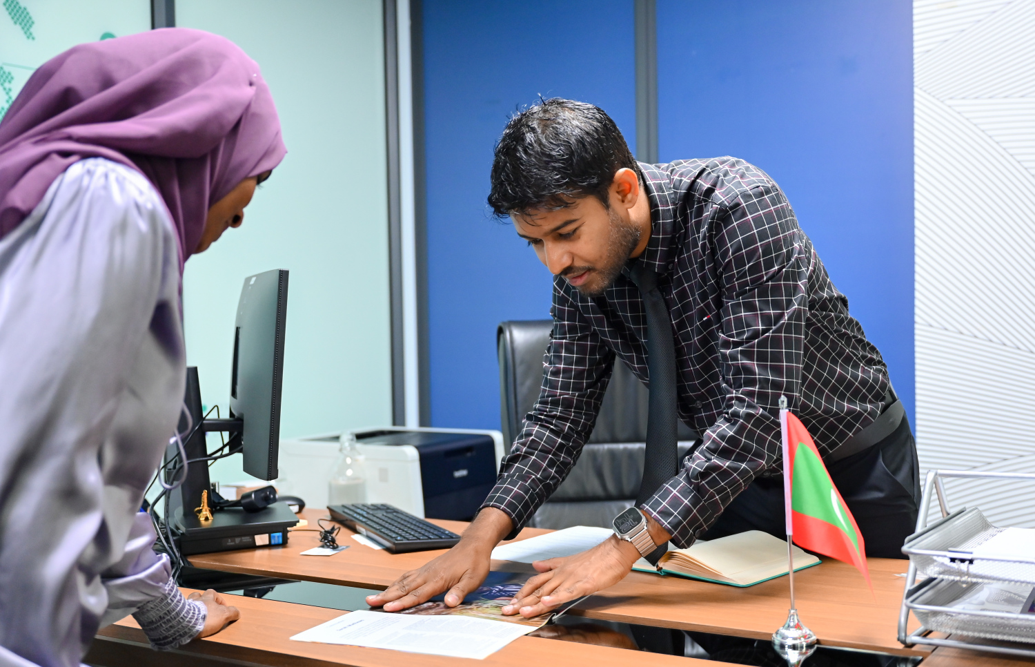 އެމްއެމްޕީއާރްސީގެ ބައެއް ހަރަކާތްތަކާ ގުޅޭ ގޮތުން ޝިއުރާ "މިހާރު" އާ ހިއްސާ ކުރައްވަނީ.--- ފޮޓޯ: ނިޝާން އަލީ / މިހާރު