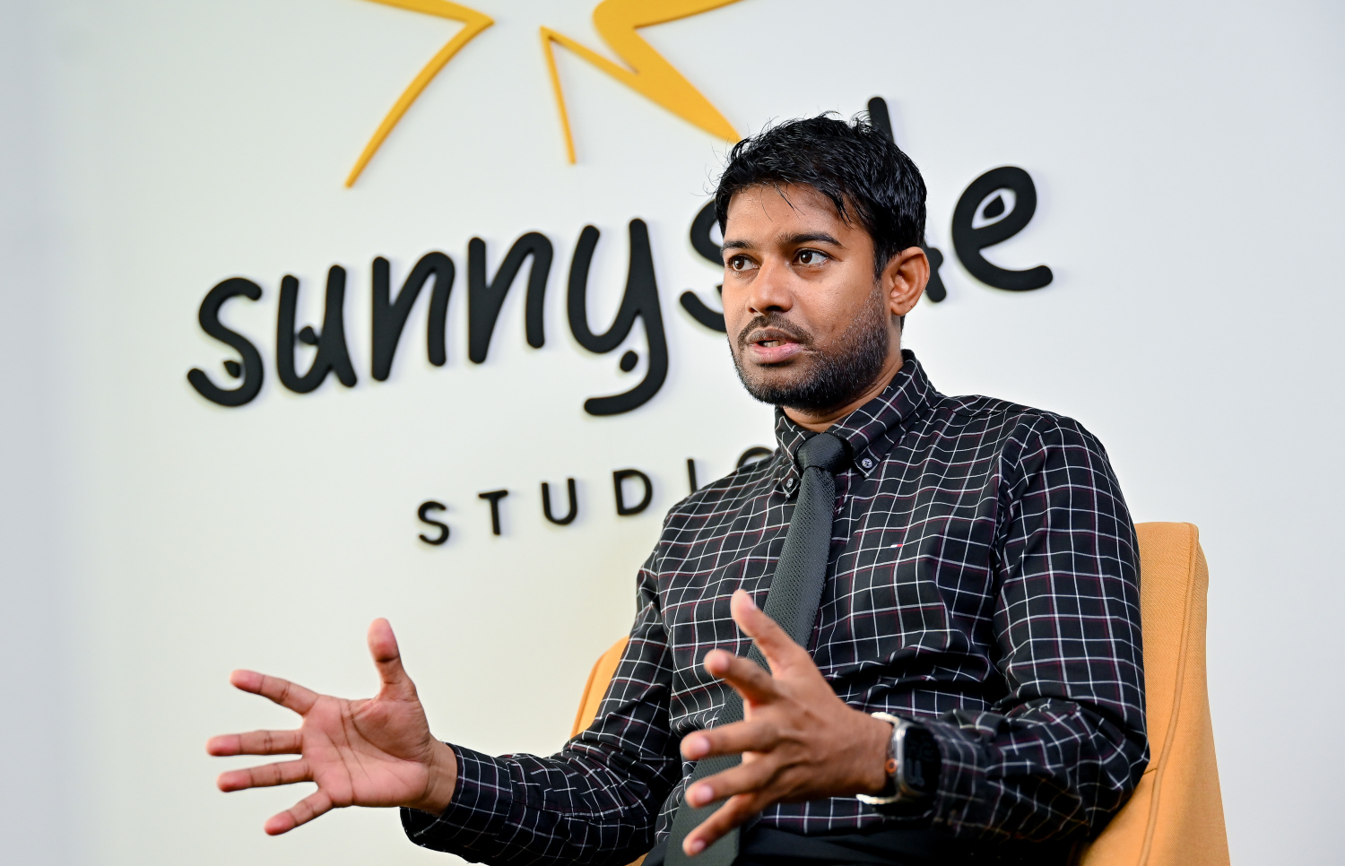 ޝިއުރީ "މިހާރު" އާ ވާހަކަ ދައްކަވަނީ: އޭނާ ވިދާޅުވީ، ބަޖެޓުގެ ދަތިކަން ހުއްޓަސް، ކެމްޕެއިން ހަރަކާތްތައް އިތުރު ކުރަން ކްރިއޭޓިވް ގޮތްތައް ބޭނުން ކުރާނެ ކަމަށް -- ފޮޓޯ: ނިޝާން އަލީ / މިހާރު