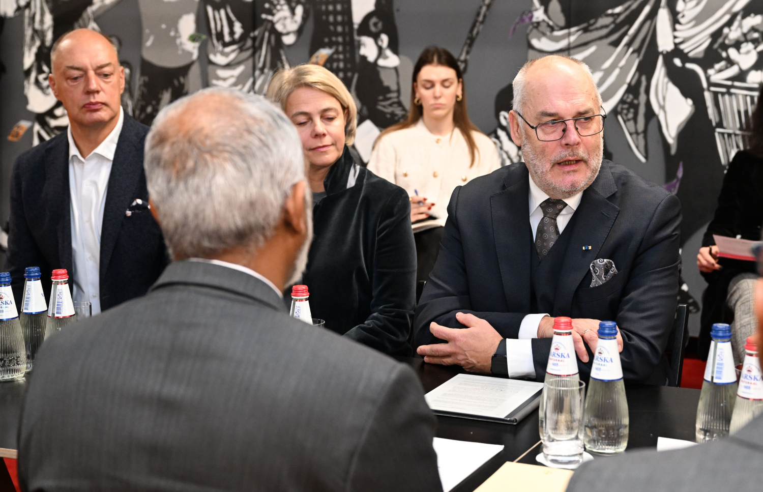 އެސްޓޯނިއާގެ ޑިޖިޓަލް އެޑްވައިޒަރީ ކައުންސިލާ ރައީސް މުއިއްޒު ބައްދަލުކުރައްވަނީ.---ފޮޓޯ: ރައީސް އޮފީސް