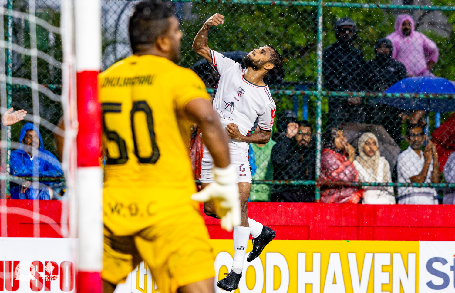 އައިހު، އިނގުރައިދޫ މޮޅުކޮށްދިން ގޯލު ޖެހިމަށް ފަހު.-- ފޮޓޯ: އިމޭޖަސް އެމްވީ