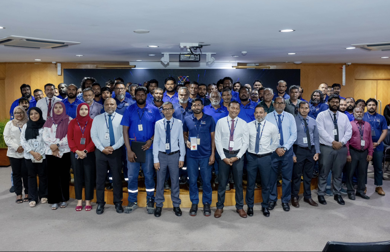 ވަގު ހުއްޓުވަން މަސައްކަތް ކުރި ސްޓެލްކޯގެ މުވައްޒަފުންގެ އަގު ވަޒަން ކުރުމަށް ބޭއްވި ރަސްމިއްޔާތުގެ ތެރެއިން -- ފޮޓޯ: ސްޓެލްކޯ