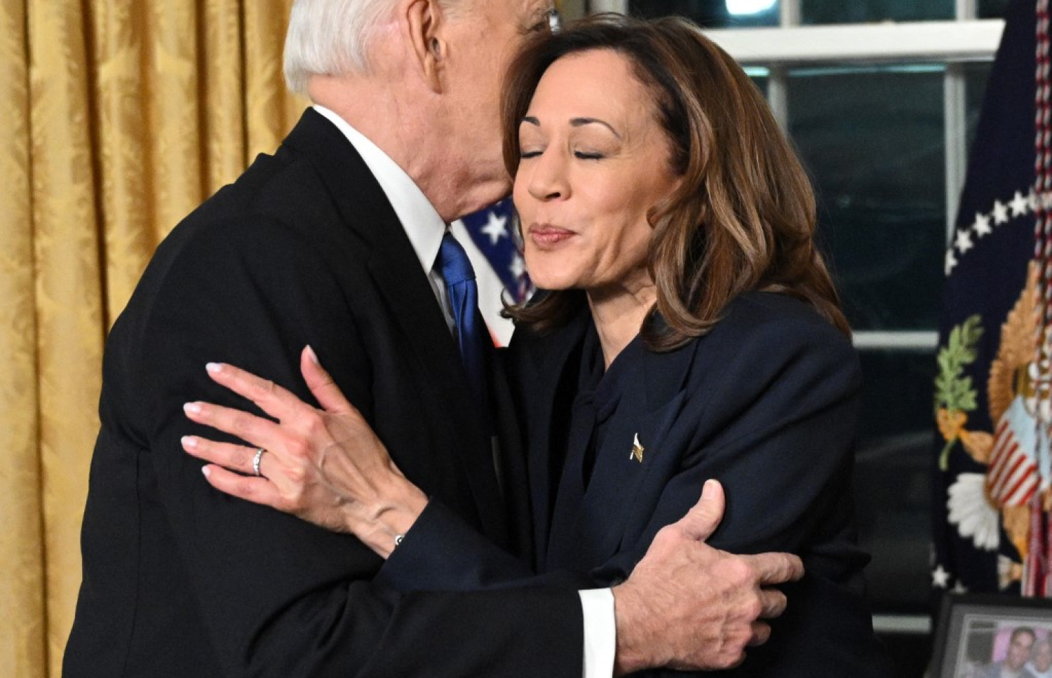 އެމެރިކާގެ ރައީސް ޖޯ ބައިޑެން އާއި ނައިބު ރައީސް ކަމަލާ ހެރިސް، ބައިޑެންގެ ވަދާއީ ތަގުރީރަށް ފަހު ބައްދާލަނީ. -- ފޮޓޯ: އޭއެފްޕީ