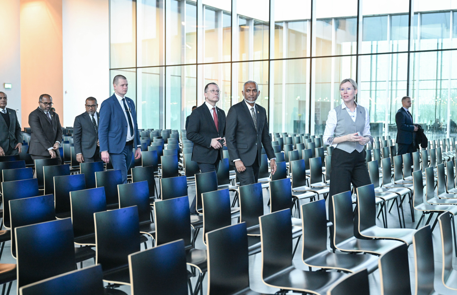 ރައީސް އެސްޓޯނިއާ އަށް މިހާރު ކުރައްވަމުން ގެންދަވާ ރަސްމީ ދަތުރުފުޅުގައި އެސްޓޯނިއާގެ ނޭޝަނަލް މިއުޒިއަމްއަށް ޒިޔާރަތް ކުރެއްވުން.-- ފޮޓޯ: ރައީސް އޮފީސް