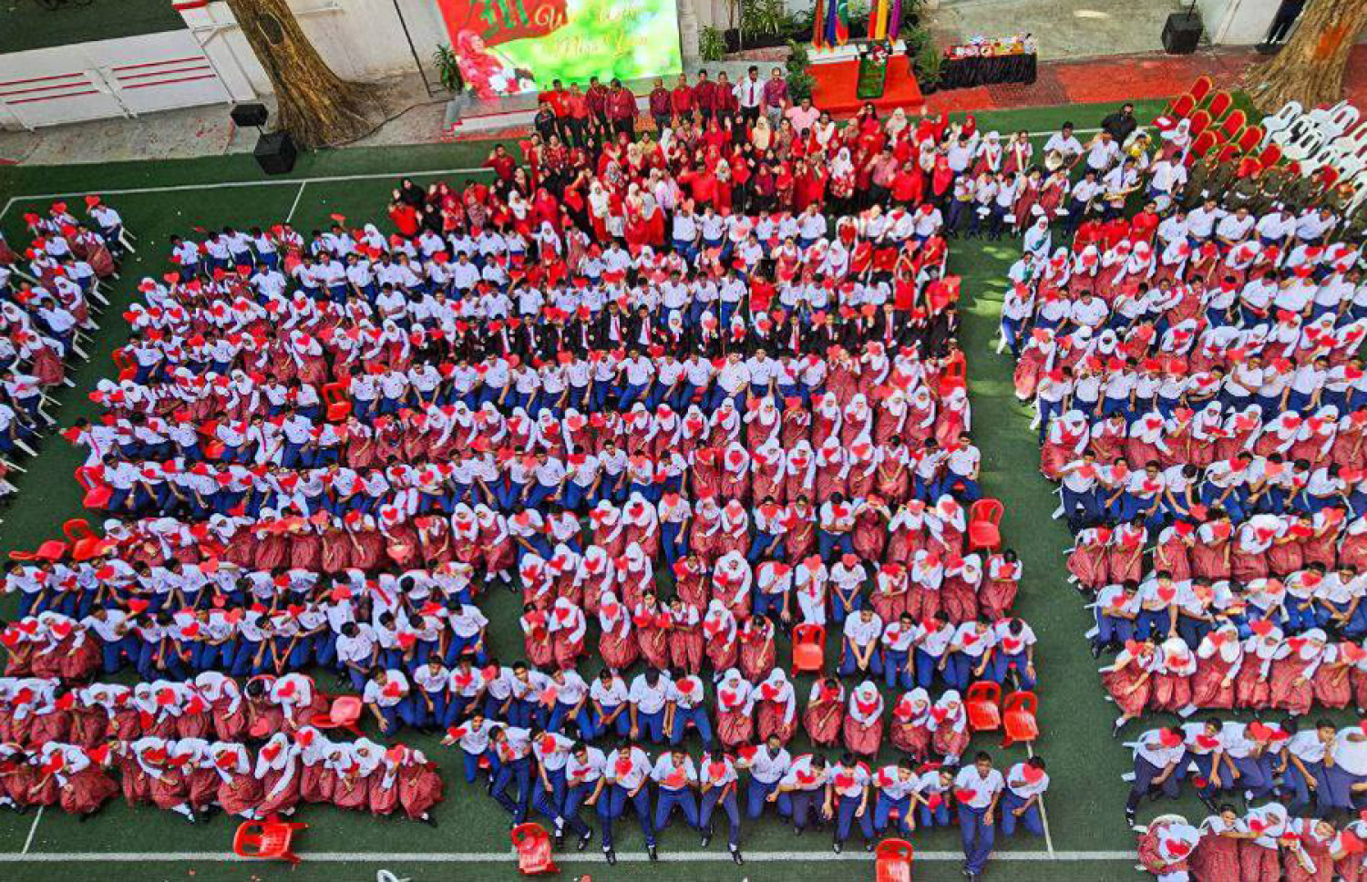 މަޖީދިއްޔާ ޕްރިންސިޕަލް އައިޝަތުގެ ރިޓަޔާ ކުރުމުން އެ ސްކޫލުން ދިން ފެއާވެލް ހަރަކާތް--- ފޮޓޯ: މަޖީދިއްޔާ ސްކޫލް