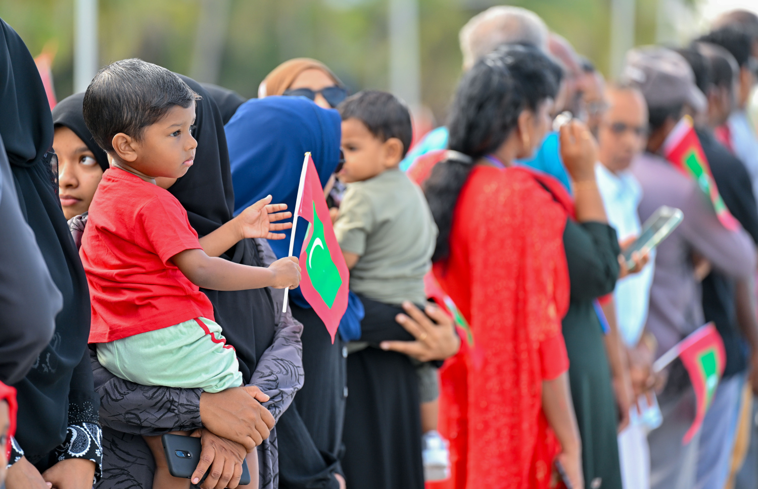 ރ. ހުޅުދުއްފާރުން ރައީސް ޑރ. މުހައްމަދު މުއިއްޒަށް މަރުހަބާ ދަންނަވަނީ.-- ފޮޓޯ: ރައީސް އޮފީސް