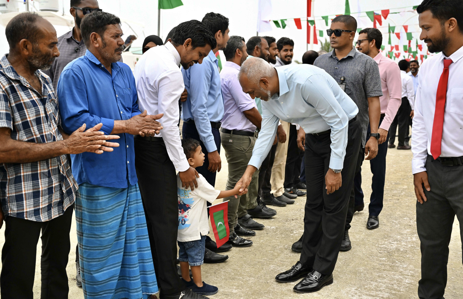 ރައީސް ޑރ. މުހައްމަދު މުއިއްޒު ރ. ފައިނަށް ވަޑައިގަތުމުން މަރުހަބާ ދަންނަވަނީ. -- ފޮޓޯ | ރައީސް އޮފީސް