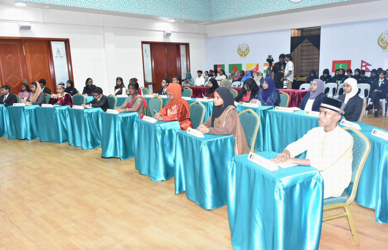 އަހުމަދިއްޔާގެ ދަރިވަރުން ބޭއްވި މޮޑެލް ސާކްސަމިޓްގެ ތެރެއިން.-- ފޮޓޯ: އަހުމަދިއްޔާ ސްކޫލު