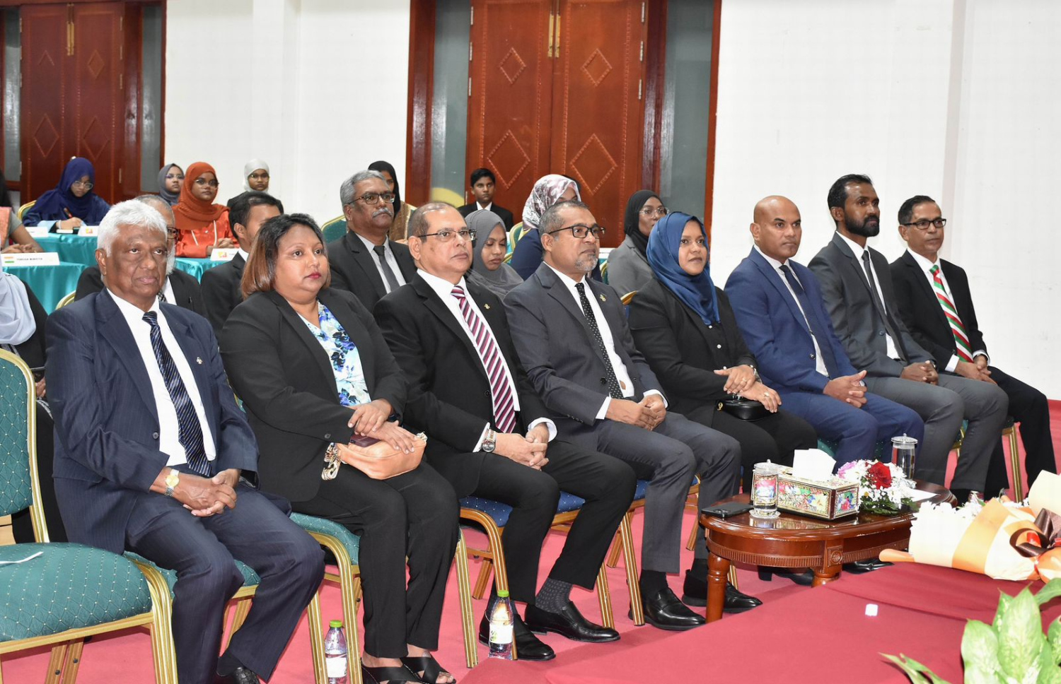 ނަމޫނާ ސާކް ސަމިޓް ފޮރިން މިނިސްޓަރާއި ސްކޫލްގެ ޕްރިންސިޕަލް މުހައްމަދު ރަޝީދު (މ) ބައްލަވާލައްވަނީ. -- ފޮޓޯ |އަހްމަދިއްޔާ ސްކޫލް