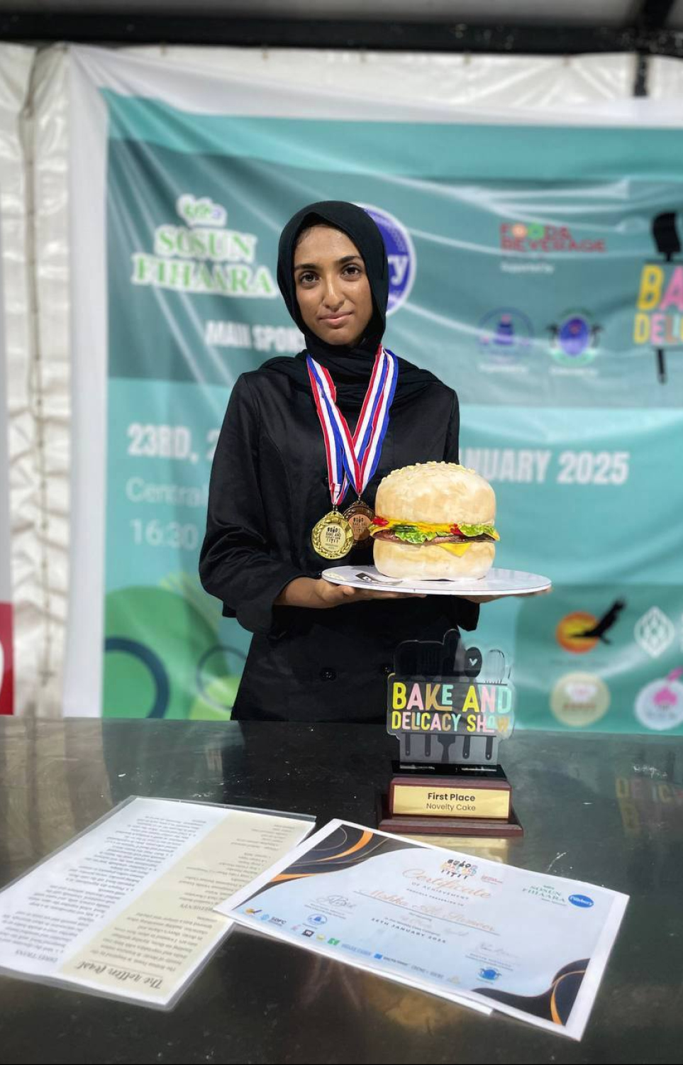 މިއްކޮ ތައްޔާރުކުރި ބާގާ ކޭކު ---