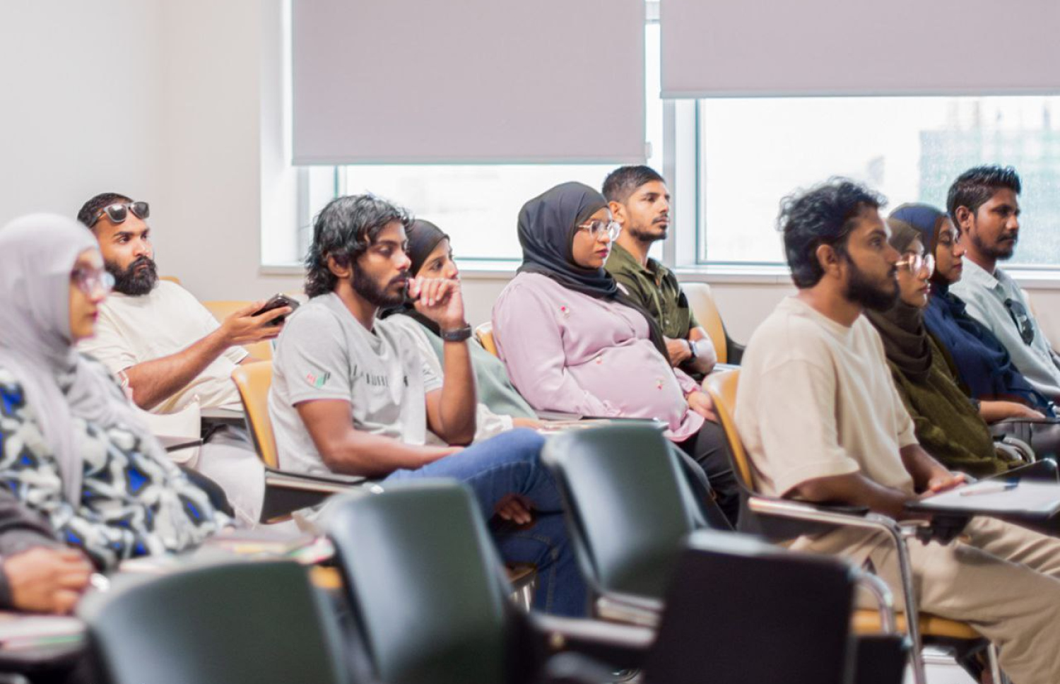 ޓްރީ ޓޮޕް ހޮސްޕިޓަލުން ކުރިއަށް ގެންދިޔަ ނާޗާ ޕްރޮގުރާމުގެ ބައިވެރިން.