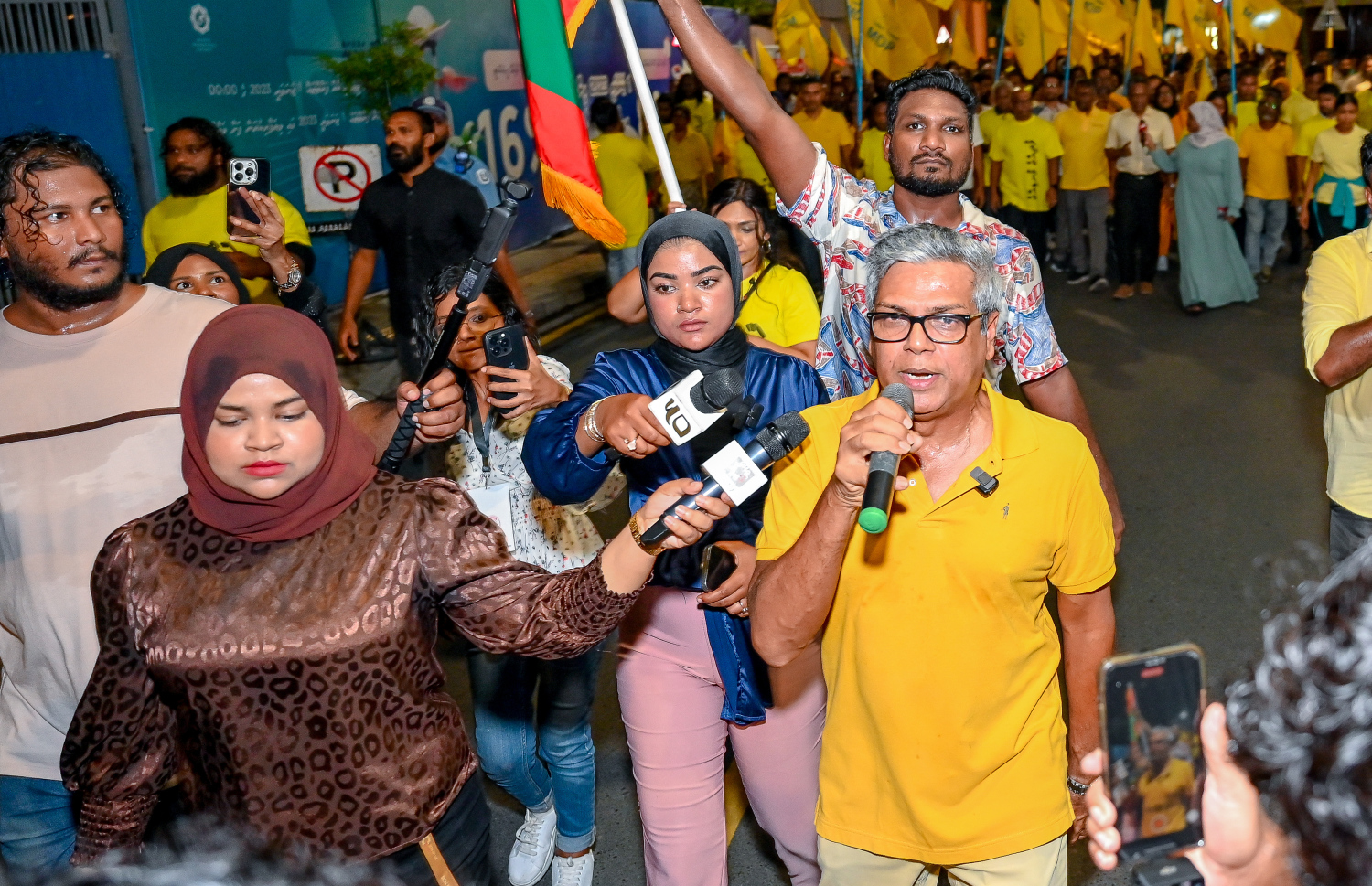 އެމްޑީޕީން މާލޭގައި ބޭއްވި ބޮޑު ހިނގާލުމުގައި އެ ޕާޓީގެ ކުރީގެ ޗެއާޕާސަން ރީކޯ މޫސަ ވާހަކަ ދައްކަވަނީ--- ފޮޓޯ: ނިޝާން އަލީ/ މިހާރު