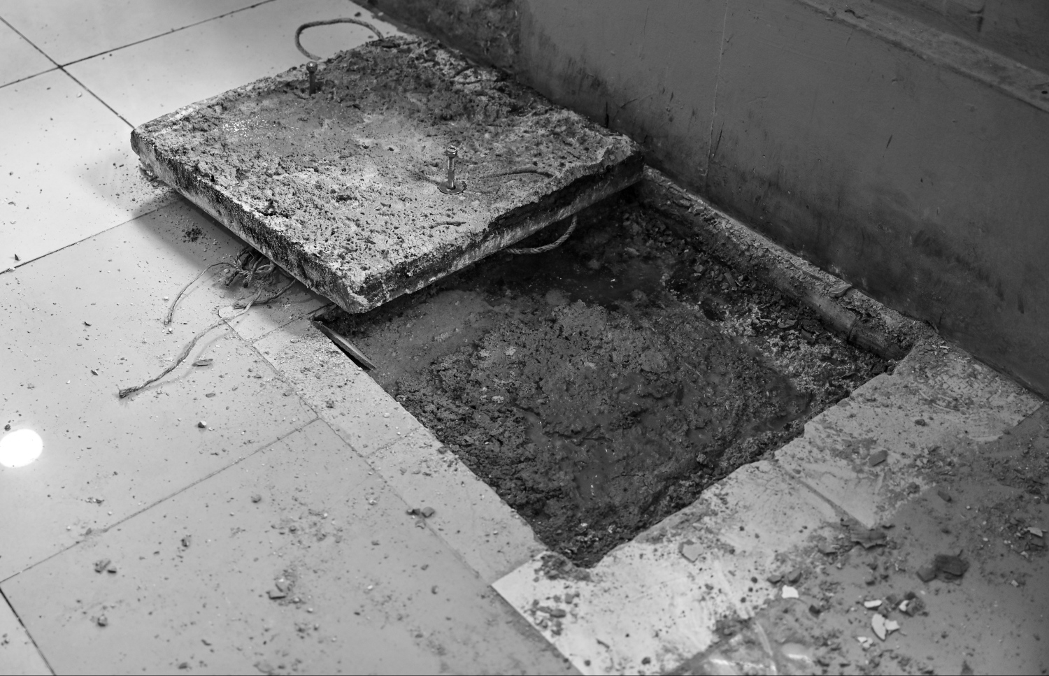 މަގުމަތީ ހުރި ޖަންކްޝަނަކަށް ނަޖިސް އެޅޭ ގޮތް ހެދި ރިފާޒް ކެފޭގެ އެތެރޭގައި ހުރި ޖަންކްޝަން-- ފޮޓޯ: ފަޔާޒް މޫސާ | މިހާރު