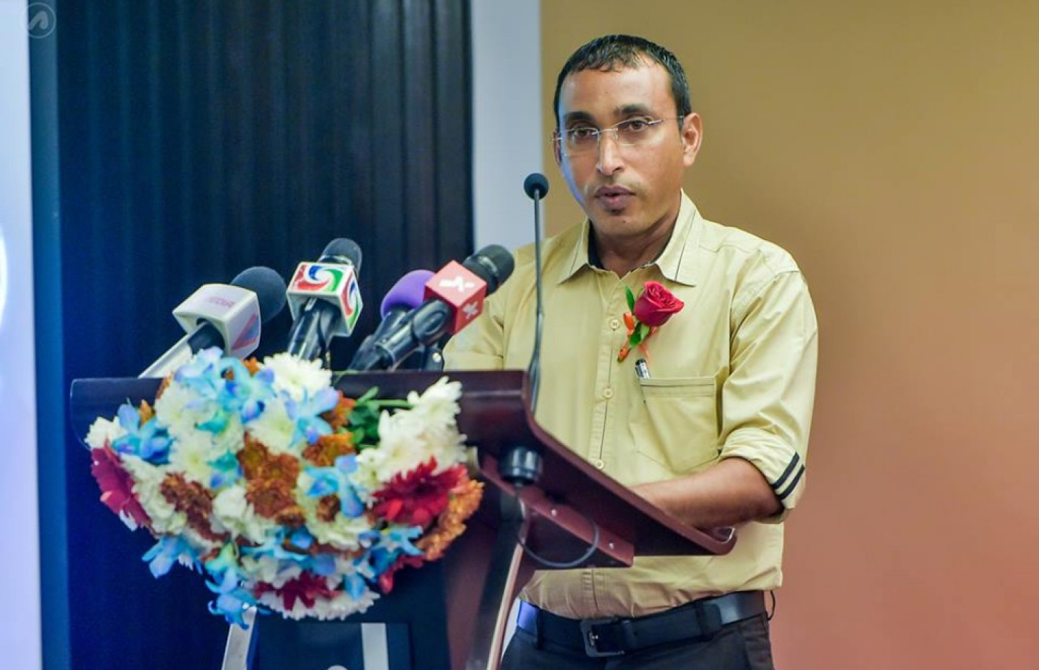 ރާއްޖޭގެ އެންމެ ފާހަގަކޮށްލެވޭ އެއް ބަޔޯގްރަފީ ލިޔުންތެރިޔާ ޖަމީލް: ގާސިމުގެ ފޮތަކީ ވަރަށް ގިނަ ދުވަހުގެ މަސައްކަތް. -- ފައިލް ފޮޓޯ