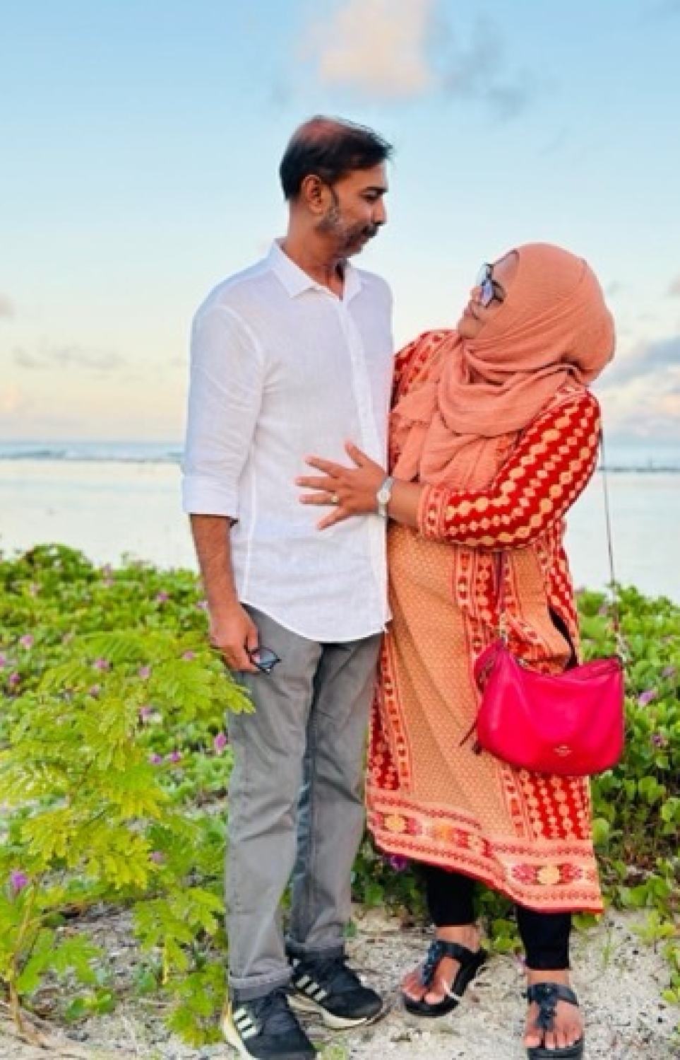 ޒޫނާ އަދި އޭނާގެ ފިރިމީހާ ރާޝިދު.