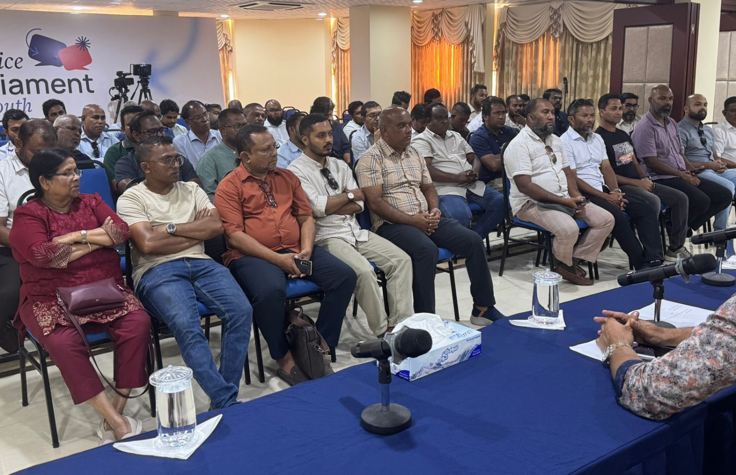 އާ ދައުރަށް ތައްޔާރުވުމުގެ ގޮތުން ޕީއެންސީގެ ޕާލިމެންޓަރީ ގުރޫޕުން ބޭއްވި ޕީޖީ ބައްދަލުވުން -- ފޮޓޯ: ޝުޖާ