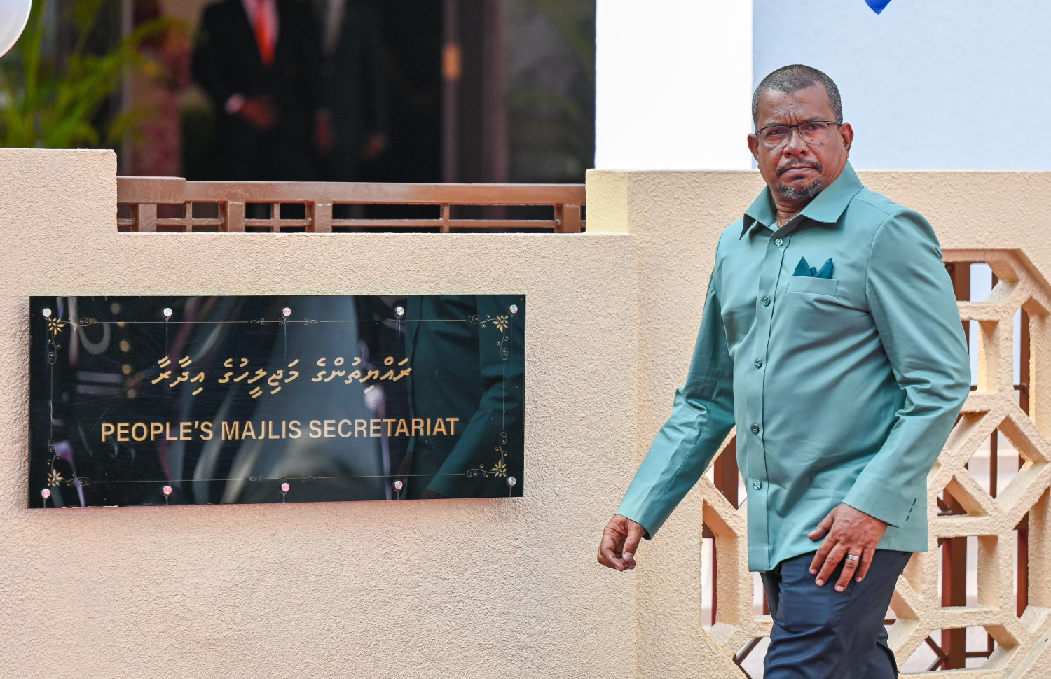 މަޖިލިސް ހުޅުވުމަށް ބޭއްވި ރިޔާސީ ބަޔާން އިއްވާ ޖަލްސާއަށް ގަލޮޅު އުތުރު ދާއިރާގެ މެންބަރު މުހައްމަދު އިބްރާހިމް (ކުޑޫ). މަޖިލީހަށް ވަންނަނީ -- ފޮޓޯ: ފަޔާޒު މޫސާ | މިހާރު