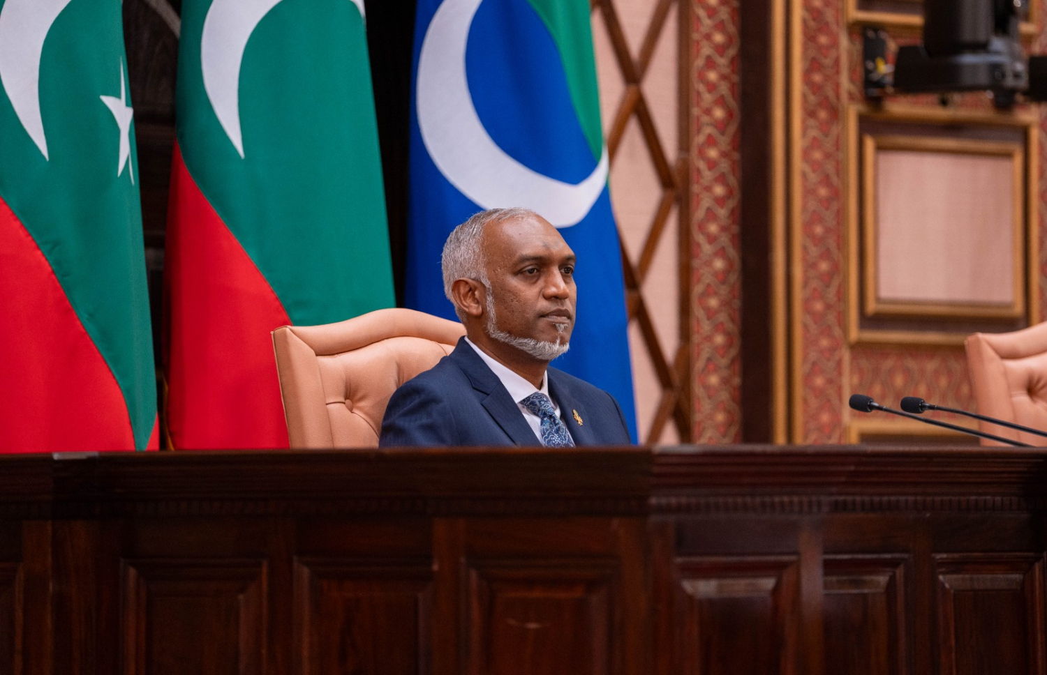 ރައީސް ޑރ. މުހައްމަދު މުއިއްޒު ރިޔާސީ ބަޔާން އިއްވެވުމަށް ރައްޔިތުންގެ މަޖިލީހުގައި.-- ފޮޓޯ: މަޖިލިސް