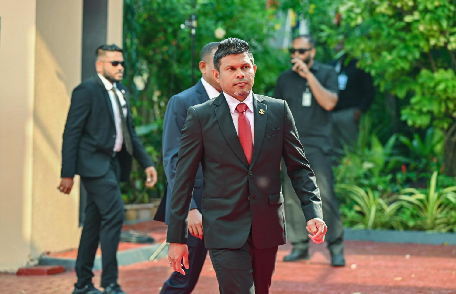 މި އަހަރު ރިޔާސީ ބަޔާން އިއްވުމަށް ބޭއްވި ޖަލްސާއަށް ނައިބް ރައީސް ހުސެއިން މުހައްމަދު ލަތީފް މަޖިލިސް އިދާރާއަށް ވަދެވަޑައިގަންނަވަނީ -- ރައީސް އޮފީސް