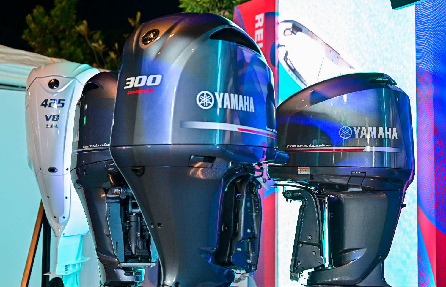 އެލިއާގެ ސްޓޯލުގައި ޝޯކޭސްކޮށްފައި ހުރި ޔަމަހާ އިންޖީނުތަކެއް. -- ފޮޓޯ: ފަޔާޒް މޫސާ | މިހާރު