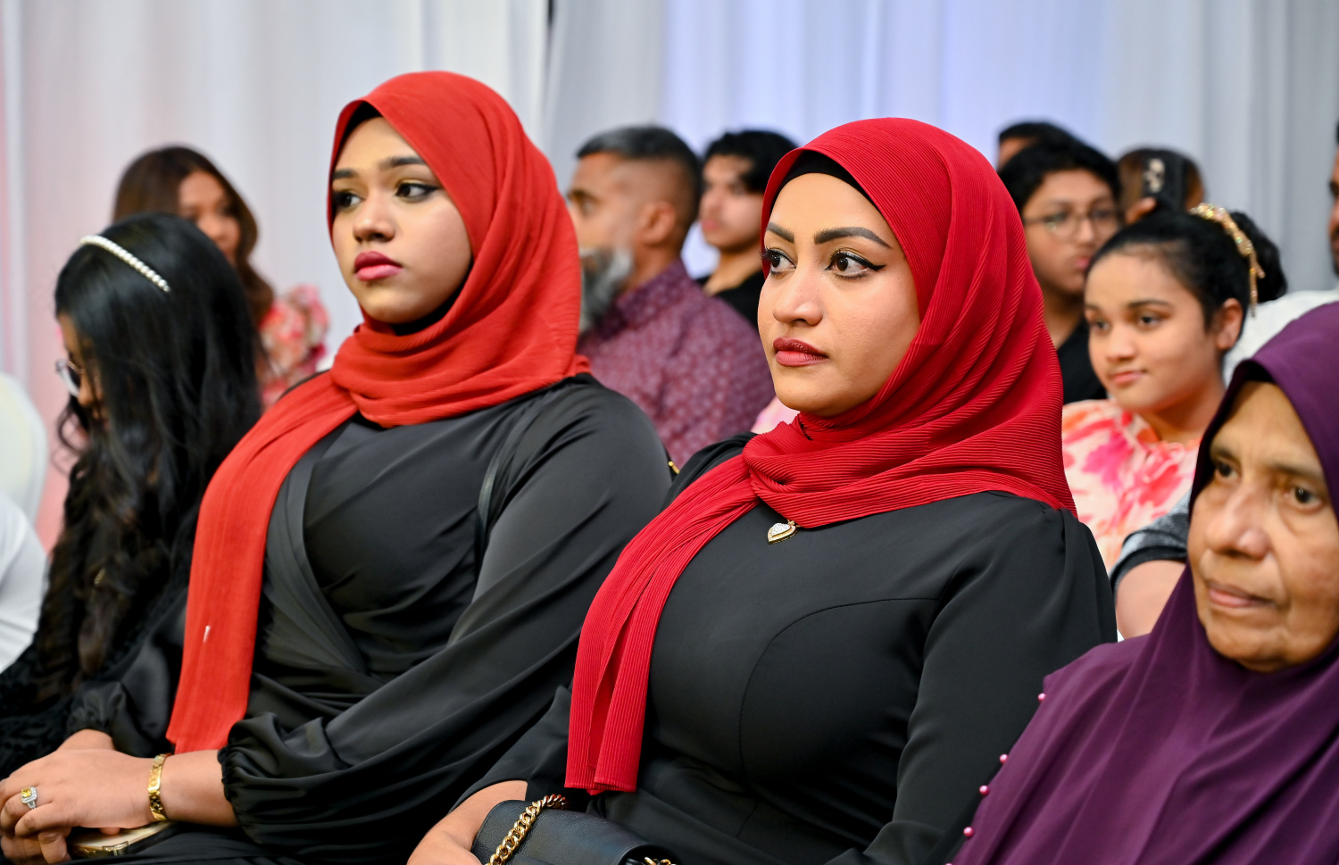 ގާސިމް އިބްރާހީމްގެ ހަޔާތުގެ މައްޗަށް ލިޔެފައިވާ ބަޔޯގްރަފީ ފޮތް ނެރުމަށް ވިލާ ކޮލެޖުގައި ބޭއްވި ރަސްމިއްޔާތުގައި ގާސިމްގެ އަނބިކަނބަލުން އައިޝަތު ނަހުލާ ބައިވެރިވެވަޑައިގަންވަނީ.-- ފޮޓޯ: ނިޝާން އަލީ | މިހާރު