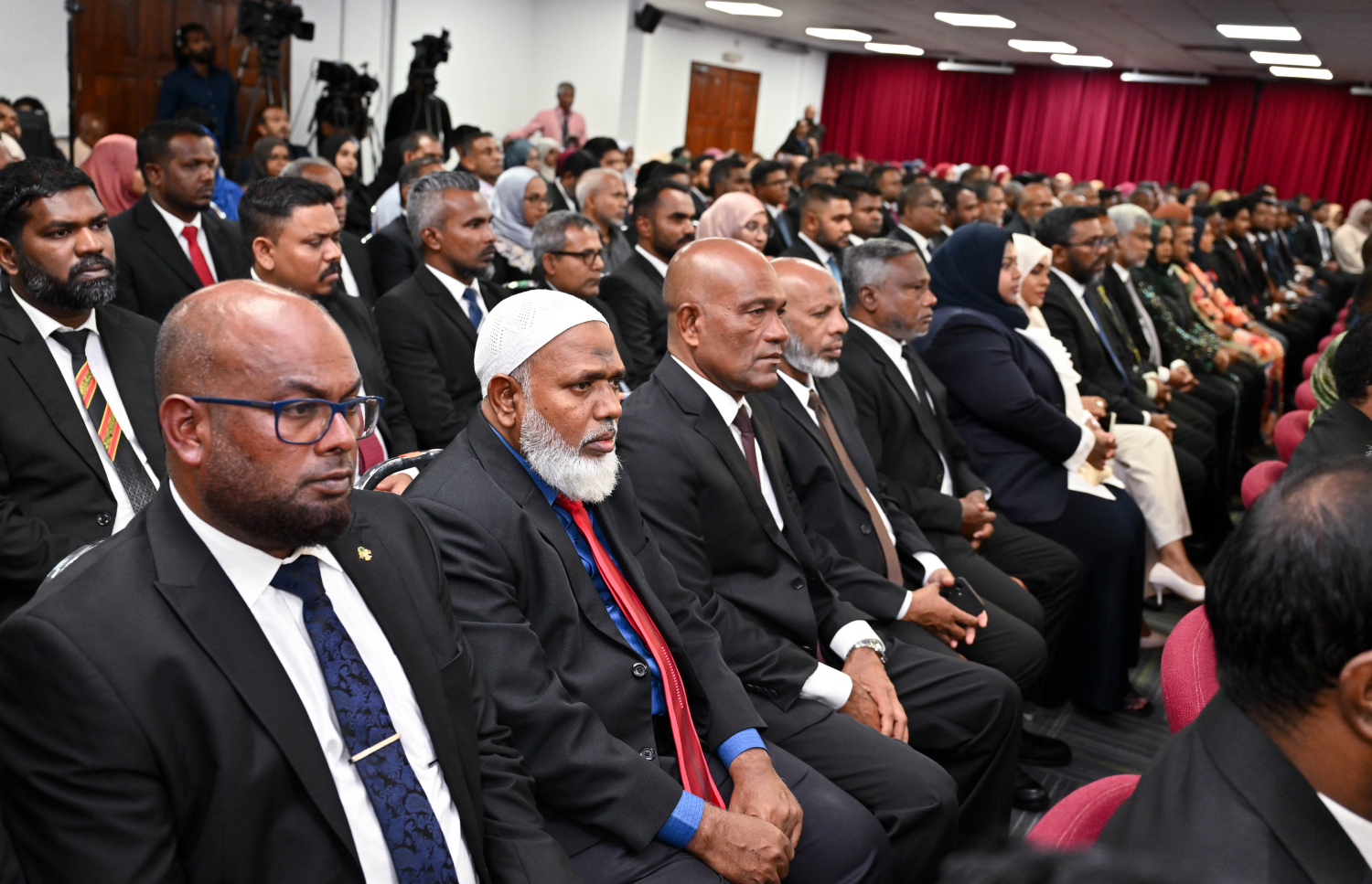 ގަޟާއީ އަހަރު ފެށުން ފާހަގަކުރަން ރޭ އިސްލާމީ މަރުކަޒުގައި ބޭއްވި ރަސްމިއްޔާތުގައި ބައެއް ފަނޑިޔާރުން ބައިވެރިވަނީ .-- ފޮޓޯ: ރައީސް އޮފީސް