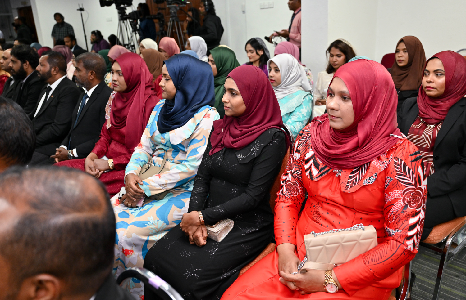 ގަޟާއީ އަހަރު ފެށުން ފާހަގަކުރަން ރޭ އިސްލާމީ މަރުކަޒުގައި ބޭއްވި ރަސްމިއްޔާތުގައި ބައިވެރިވި ބައެއް މީހުން.-- ފޮޓޯ: ރައީސް އޮފީސް