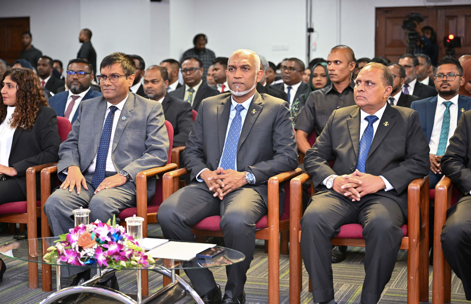 ގަޟާއީ އަހަރު ފެށުން ފާހަގަކުރަން ރޭ އިސްލާމީ މަރުކަޒުގައި ބޭއްވި ރަސްމިއްޔާތުގައި ރައީސް ޑރ. މުހައްމަދު މުއިއްޒު އާއި އުއްތަމަ ފަނޑިޔާރު އަހުމަދު މުއުތަސިމް އަދުނާން (ވ) ބައިވެރިވެވަޑައިގަންނަވަނީ.-- ފޮޓޯ: ރައީސް އޮފީސް