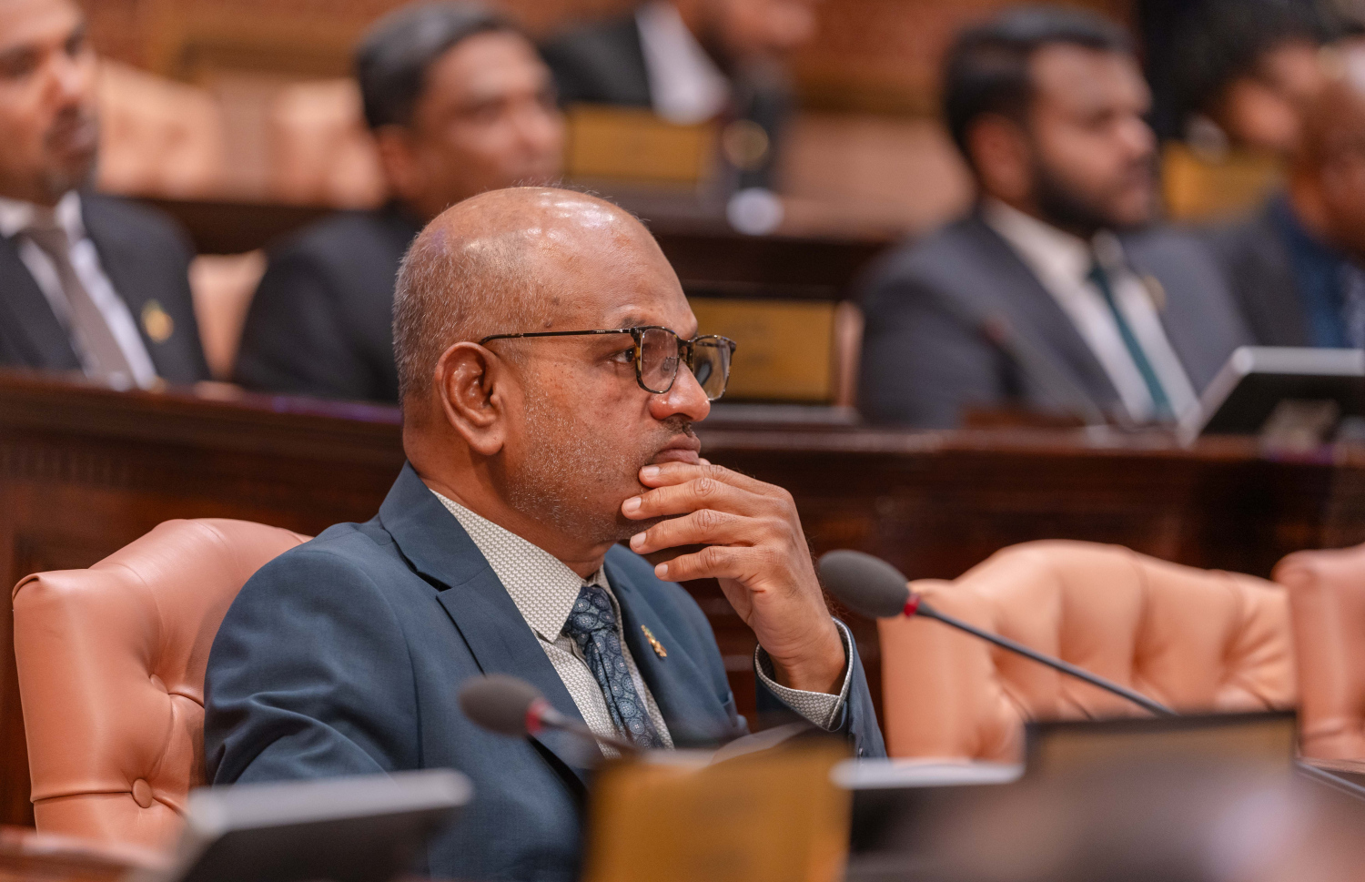 މަޖިލީހުގެ ނައިބު ރައީސް ނާޒިމް: ޕޮލްކޯގެ ތެރެއިން ހިންގާފައިވާ ކަމަށް ތުހުމަތު ކުރެވޭ ކޮރަޕްޝަންގެ މައްސަލަތަކާ އެންމެ އިސްކޮށް އަޑު އުފުއްލަވާ އެއްބޭފުޅަކީ ނާޒިމް.