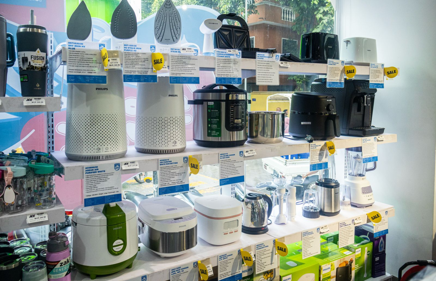 އޭސް ހާޑްވެއާގައި ހުރި ފިލިޕްސް ބްރޭންޑުގެ އެޕްލަޔަންސްތަކެއް.