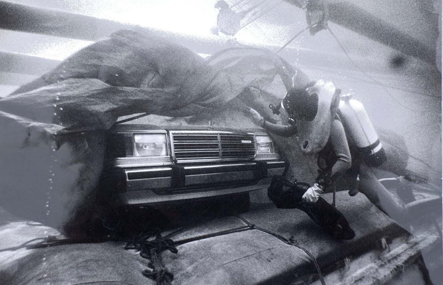 މޯލްޑިވްސް ވިކްޓްރީގައި އޮތް ކާރު: މި ކާރު ފެންމައްޗަށް ނެގި ނަމަވެސް ބޭނުމެއް ނުކުރެވުނު. -- ފޮޓޯ: ކާޓް އަމްސްލަރް