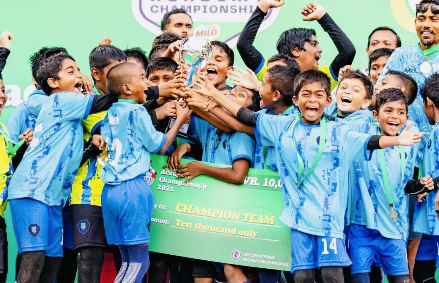 މުބާރާތުގެ ޗެމްޕިއަންކަން ހޯދި ސަސްގެ އޭ ޓީމު އުފާފާޅުކުރަނީ