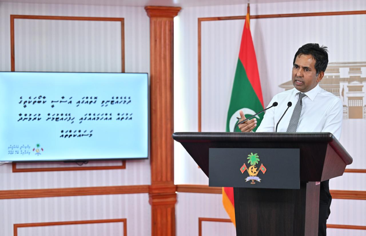 މިނިސްޓަރު ސައީދު މިއަދު ނޫސްވެރިންނާ ވާހަކަ ދައްކަވަނީ.---ފޮޓޯ: ރައީސް އޮފީސް