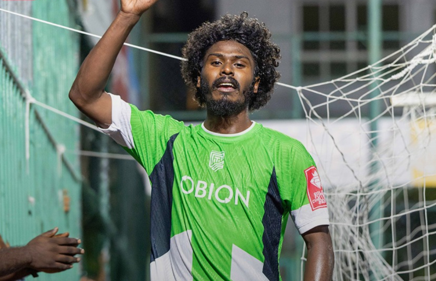 ނައިވާދޫގެ ޝާއިން ލަނޑެއް ޖެހުމަށް ފަހު، އޭނާ ވަނީ މަހިބަދޫ ކޮޅަށް ހެޓްރިކް ހަދައިފަ. -- ފޮޓޯ: އިމޭޖަސް އެމްވީ