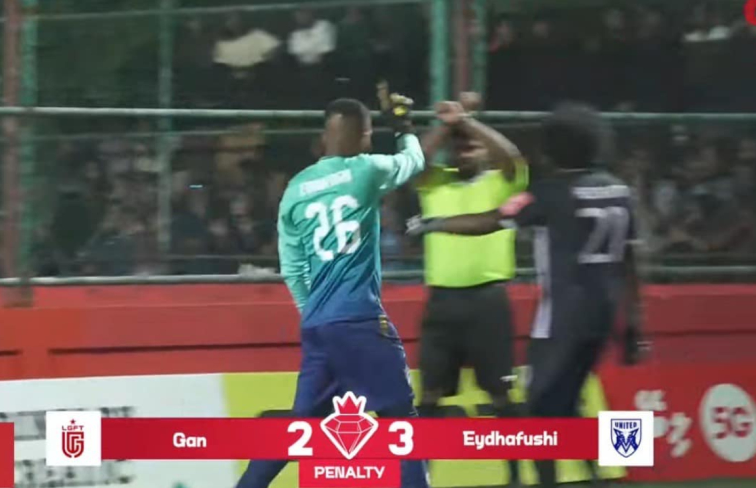 ރެފްރީ ފުރަތަމަ ނިންމާފައި ވަނީ އަންމަޑޭގެ ޕެނަލްޓީ ނާކާމިޔާބުވީ ކަމަށް، އޭގެ 10 މިނިޓު ފަހުން އެއީ ގޯލެއް ކަމަށް ރެފްރީ ނިންމީ ގަމުގެ އެސިސްޓެންޓް ކޯޗު ދެއްކި ވީޑިއޯއަށް ބަލައިގެން.